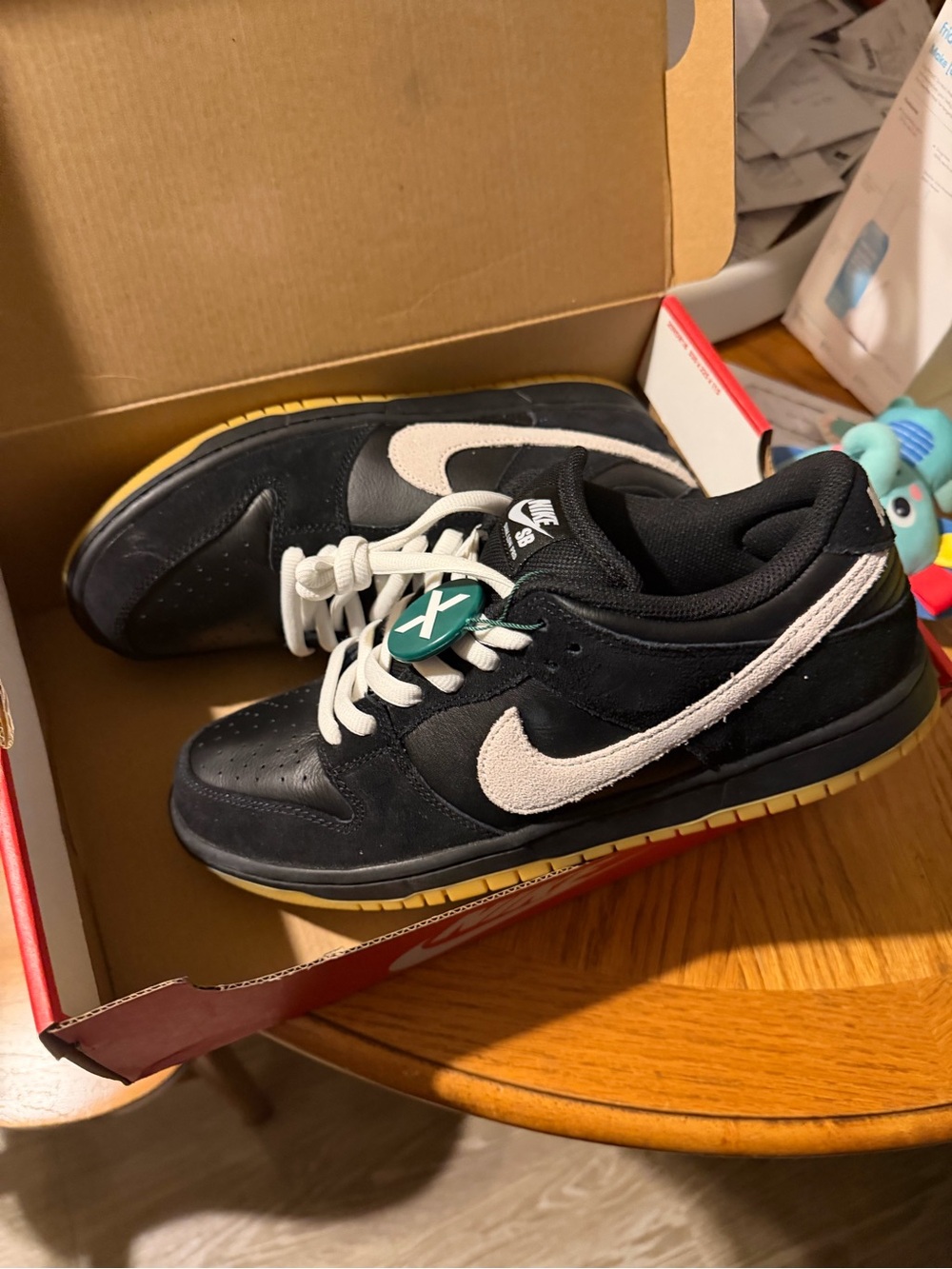 Nike Men’s Dunk SB Low Pro Black White Gum Outsole Size 10.5 - Picture 5 of 5